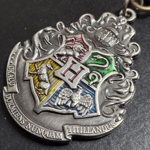 Harry Potter Hogwarts Crest Keychain Keyring Heavy Metal Embossed Great Cond